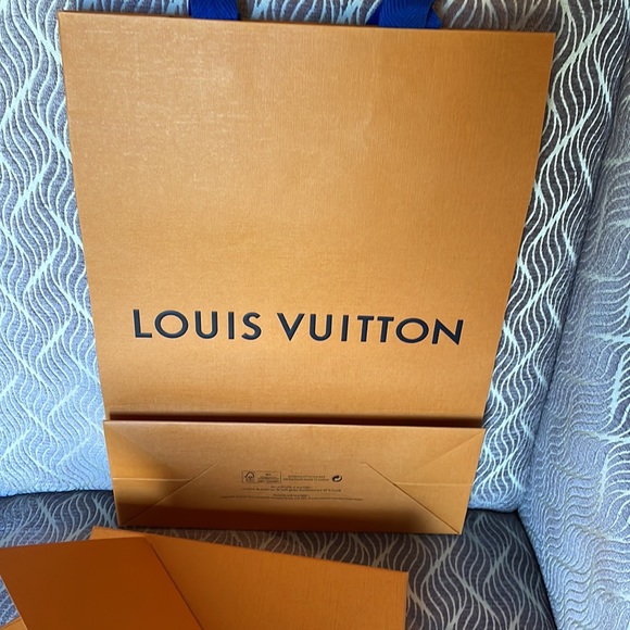 100 💯 authentic Louis Vuitton box, ribbon, envelope and bag - Picture 4 of 5